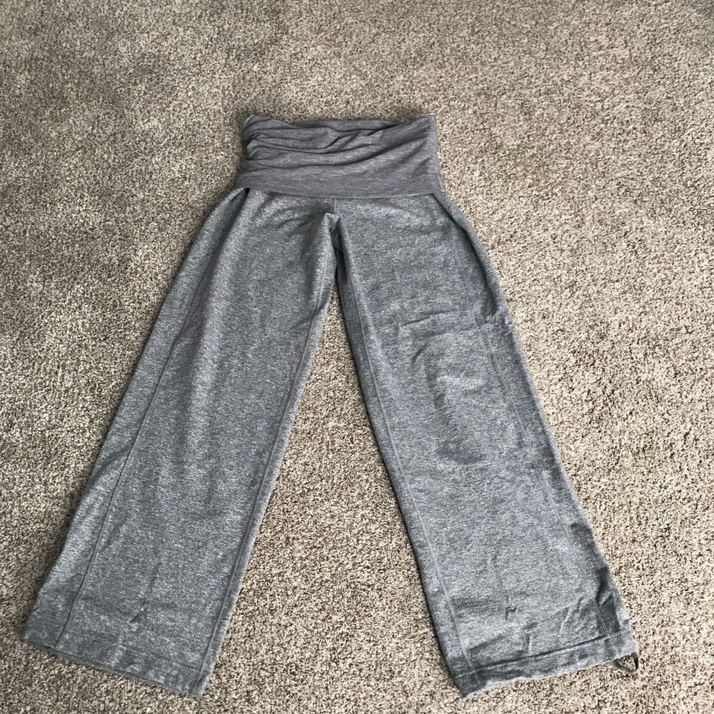 Lululemon size 6 wide leg pants.